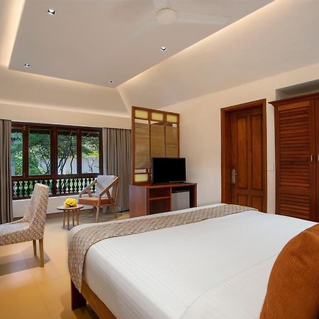 Estuary Sarovar Premiere Poovar Island Exterior foto