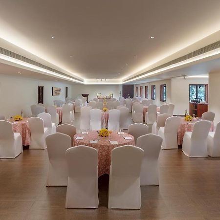 Estuary Sarovar Premiere Poovar Island Exterior foto
