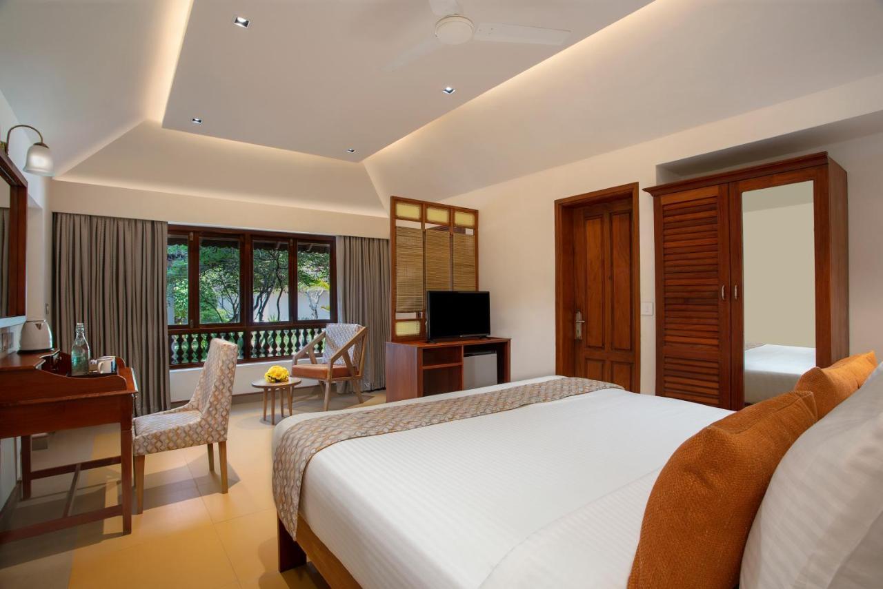 Estuary Sarovar Premiere Poovar Island Exterior foto