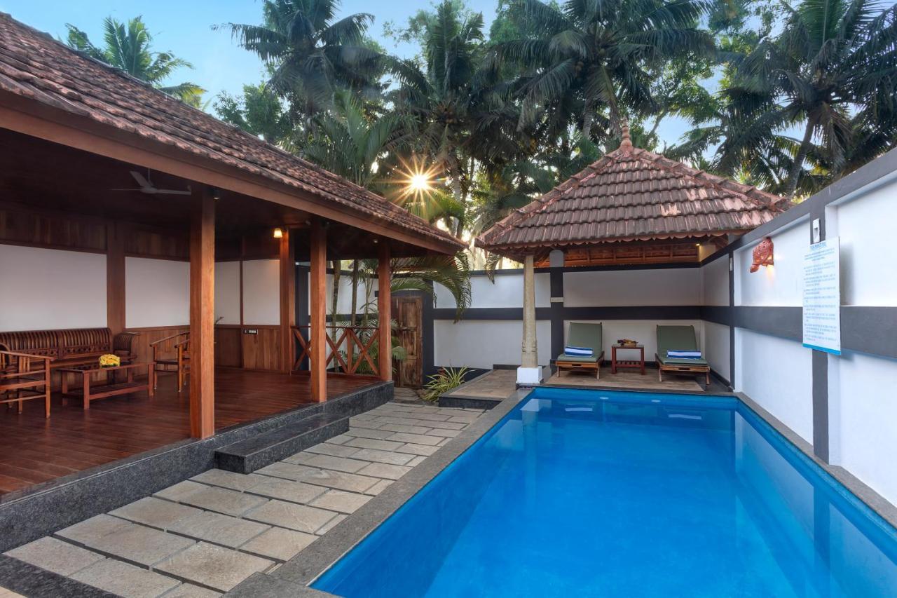 Estuary Sarovar Premiere Poovar Island Exterior foto