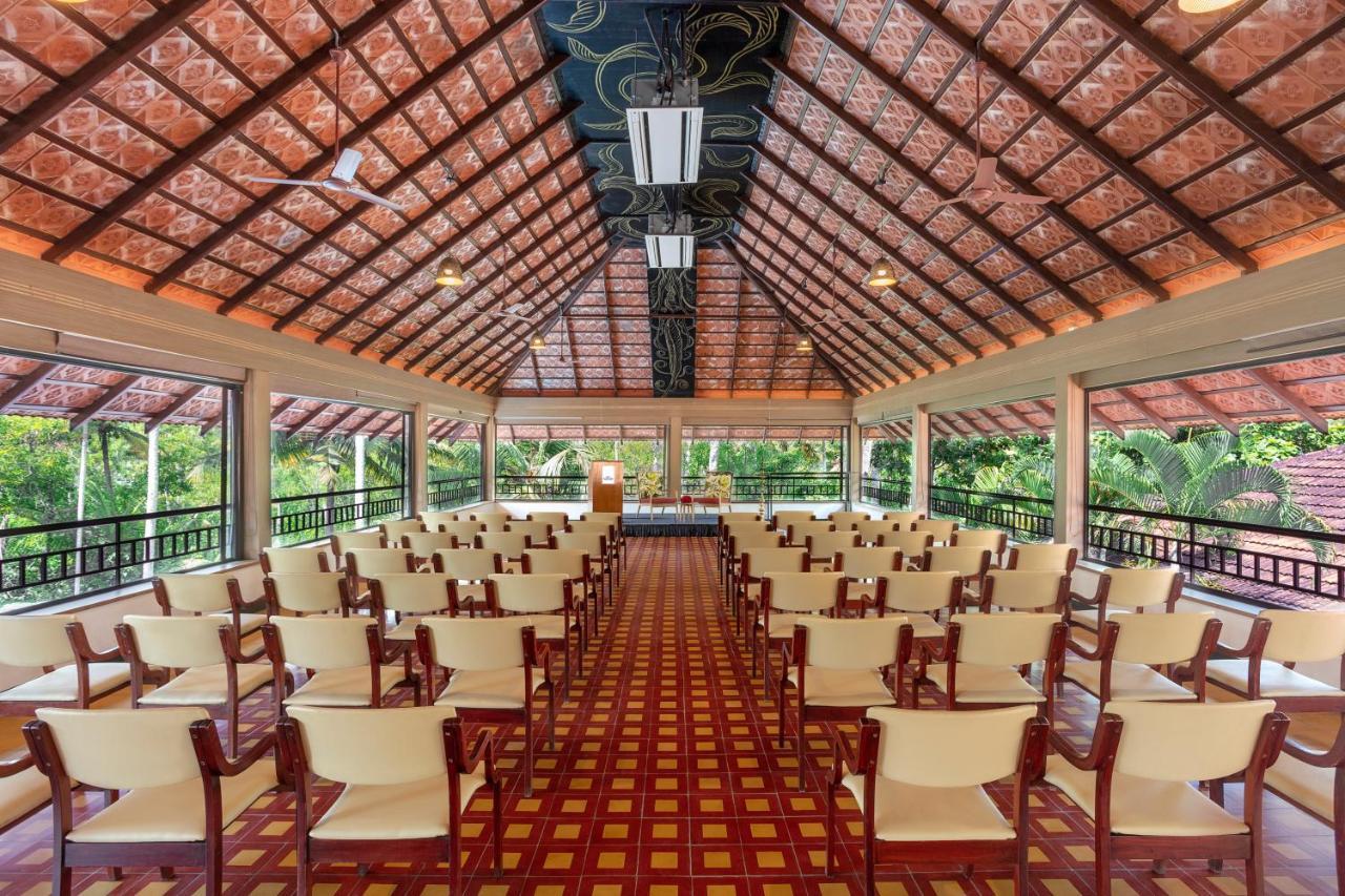 Estuary Sarovar Premiere Poovar Island Exterior foto
