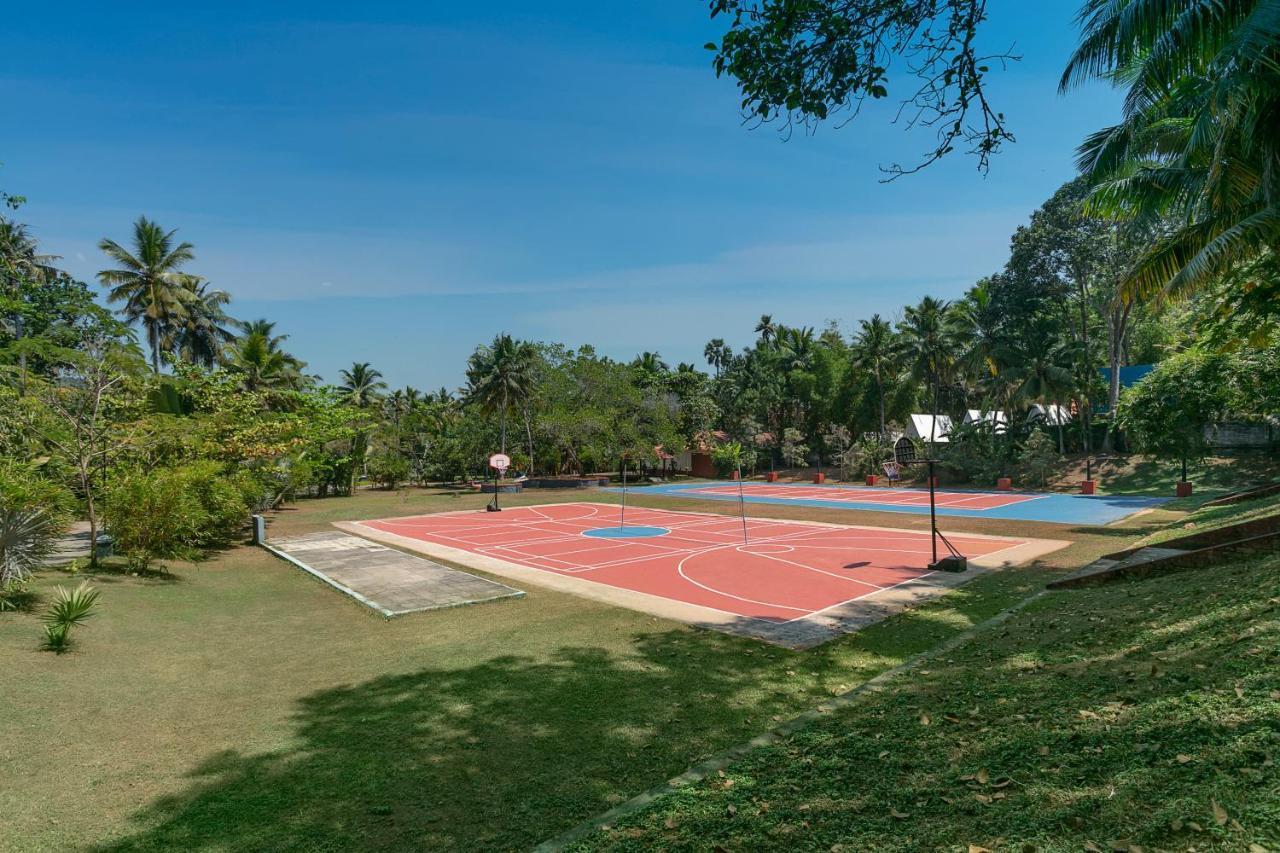 Estuary Sarovar Premiere Poovar Island Exterior foto
