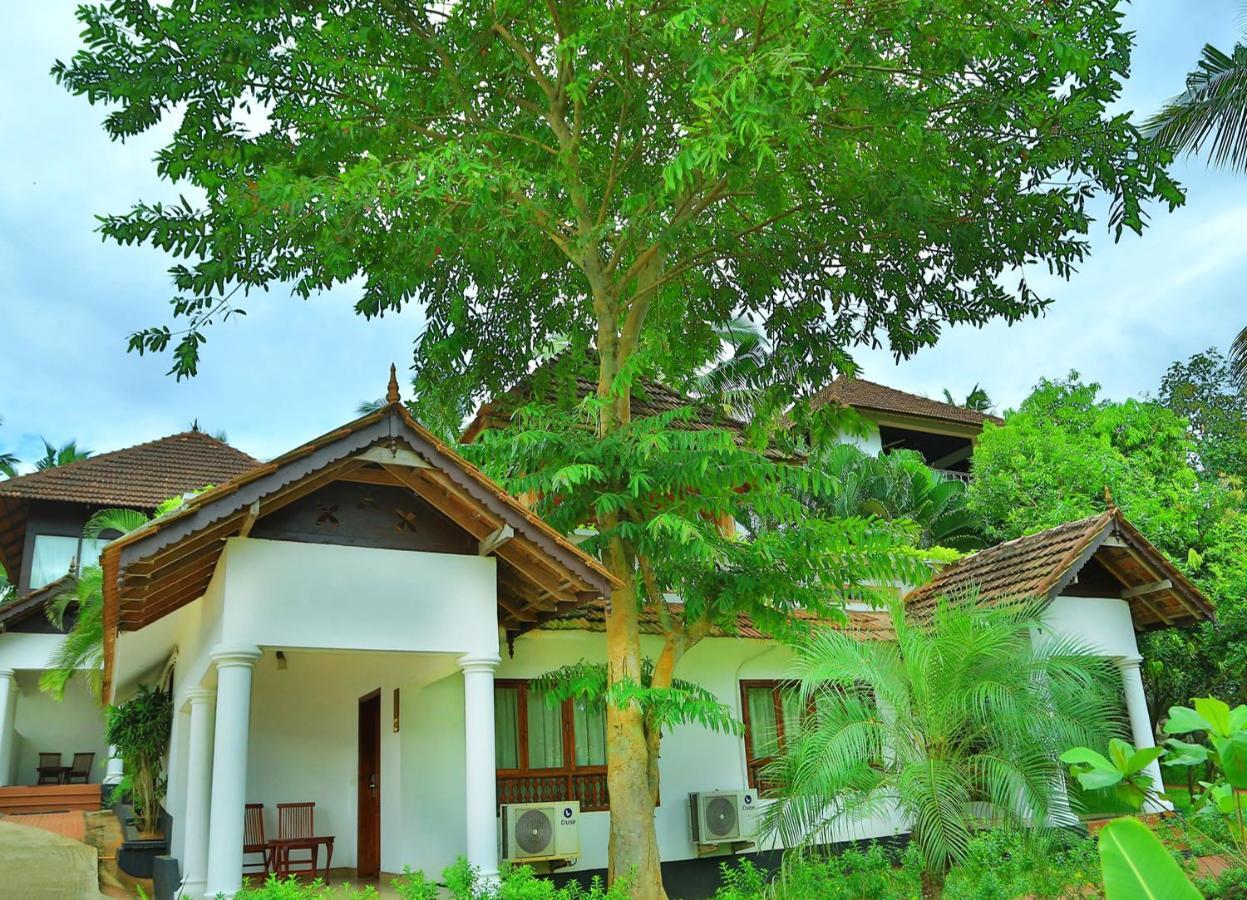 Estuary Sarovar Premiere Poovar Island Exterior foto