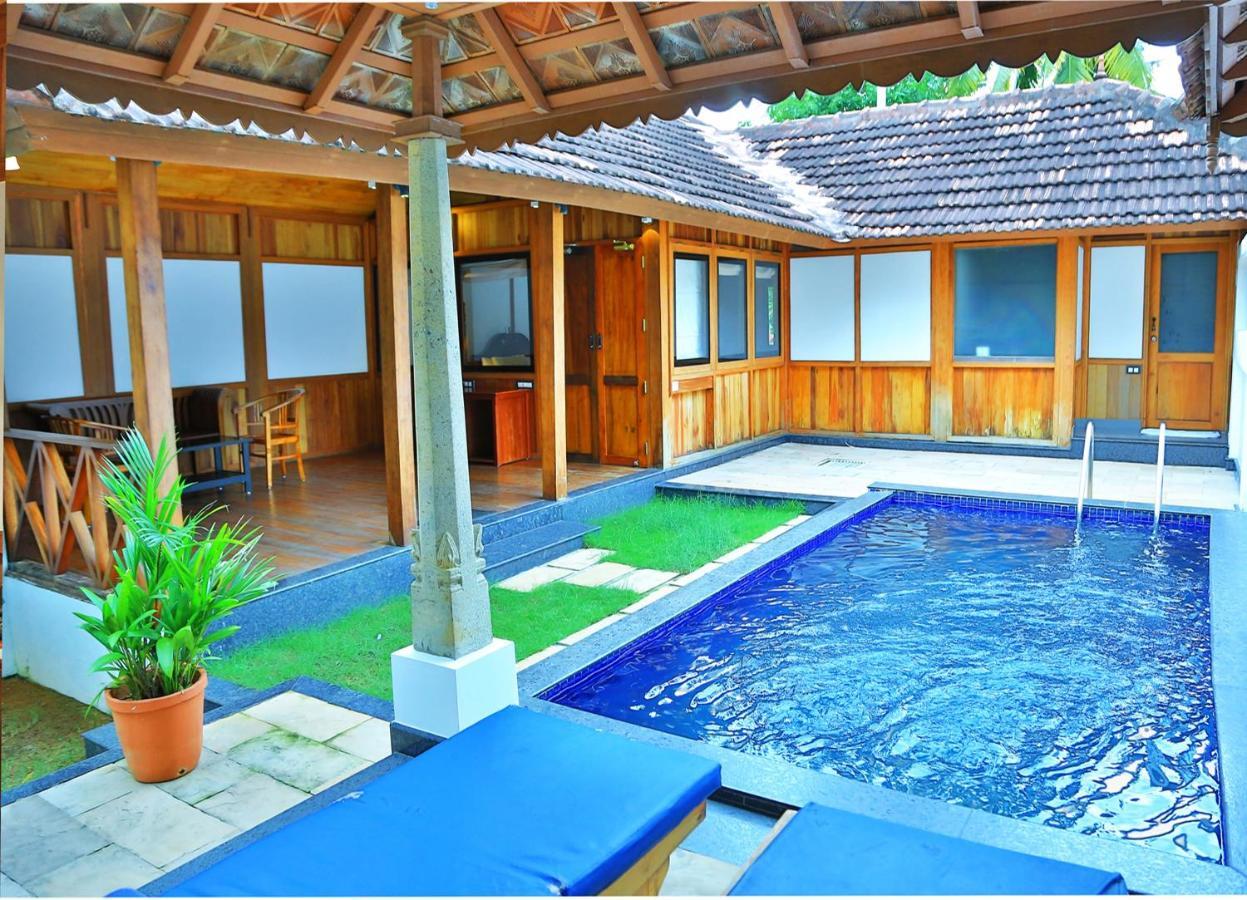 Estuary Sarovar Premiere Poovar Island Exterior foto