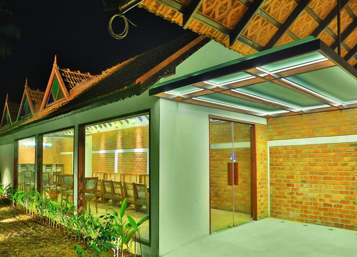 Estuary Sarovar Premiere Poovar Island Exterior foto