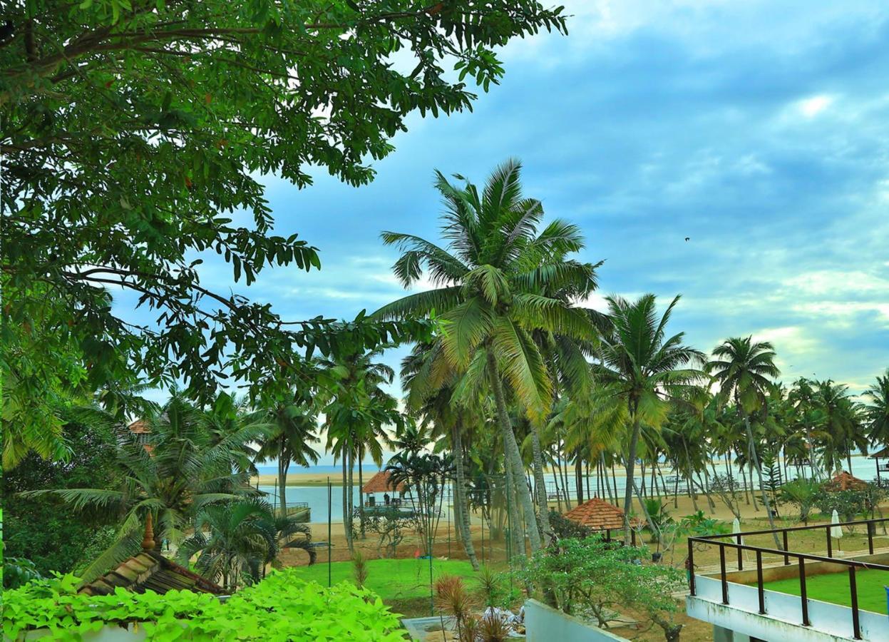 Estuary Sarovar Premiere Poovar Island Exterior foto