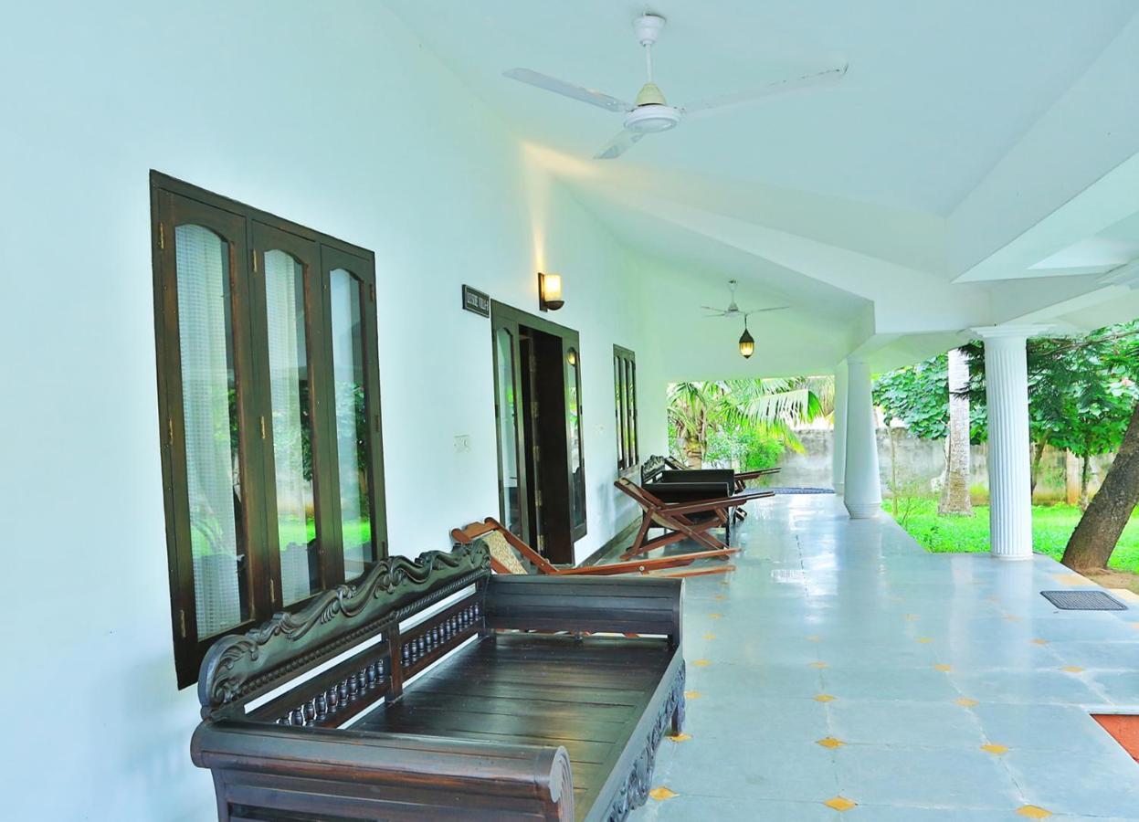 Estuary Sarovar Premiere Poovar Island Exterior foto