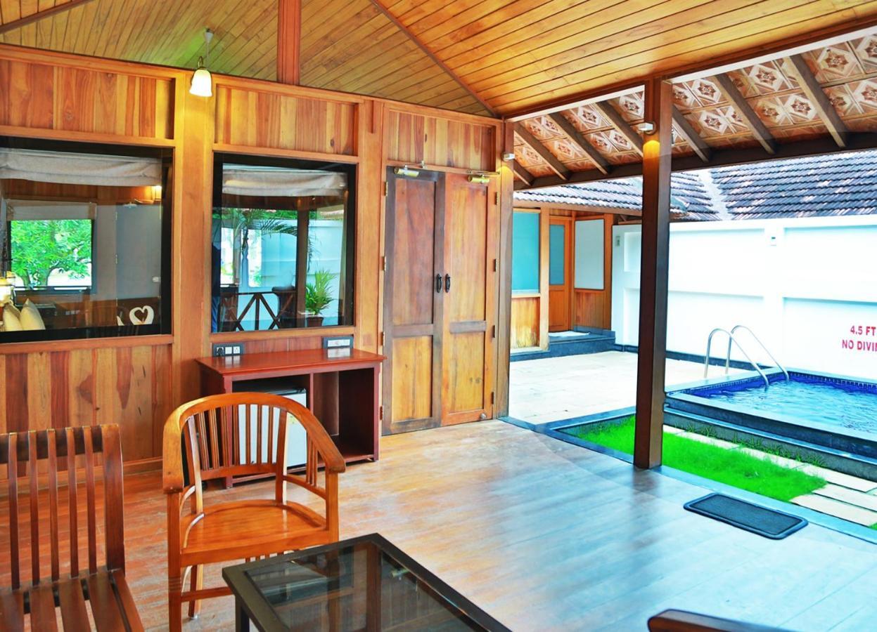Estuary Sarovar Premiere Poovar Island Exterior foto
