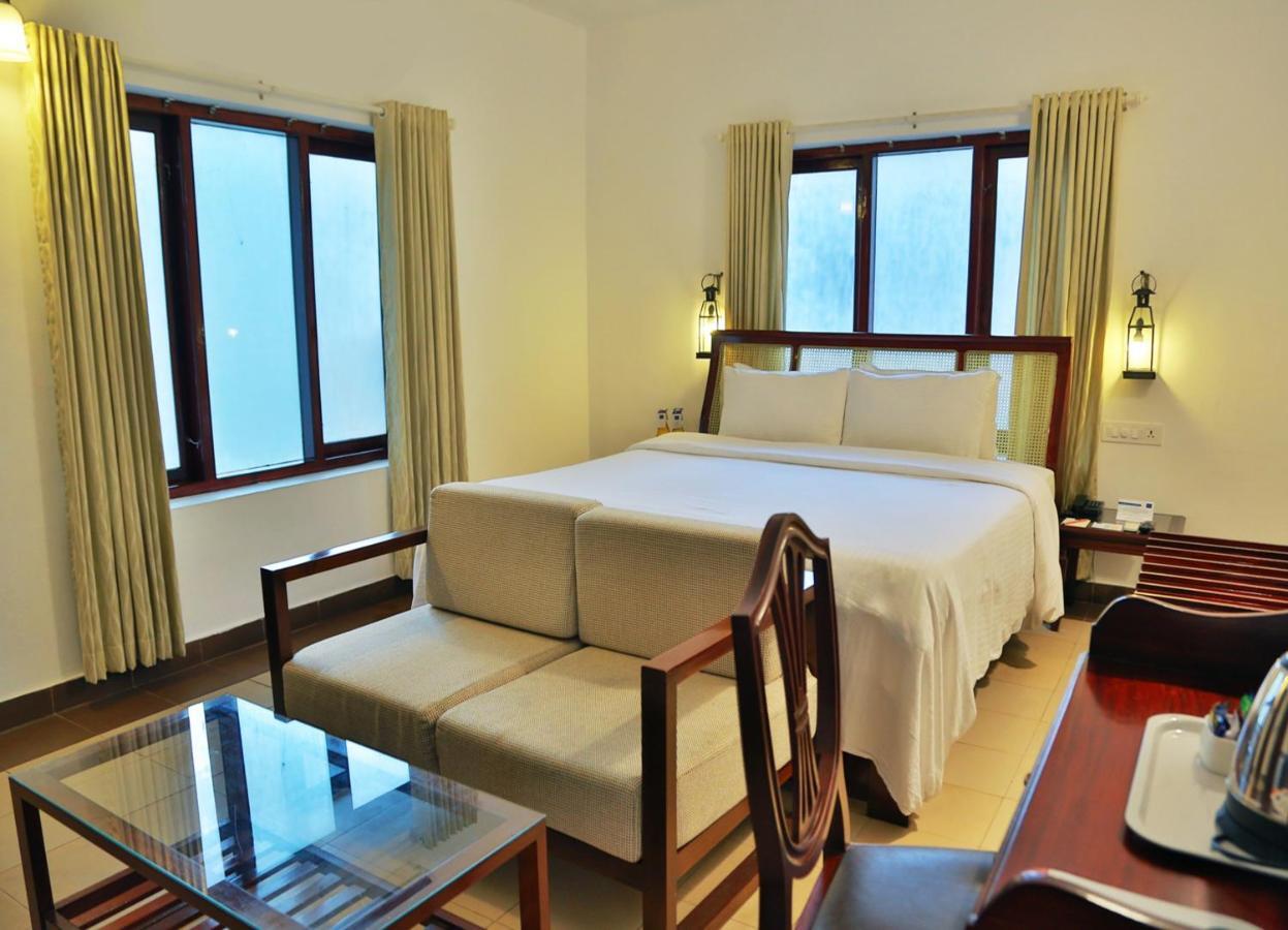 Estuary Sarovar Premiere Poovar Island Exterior foto