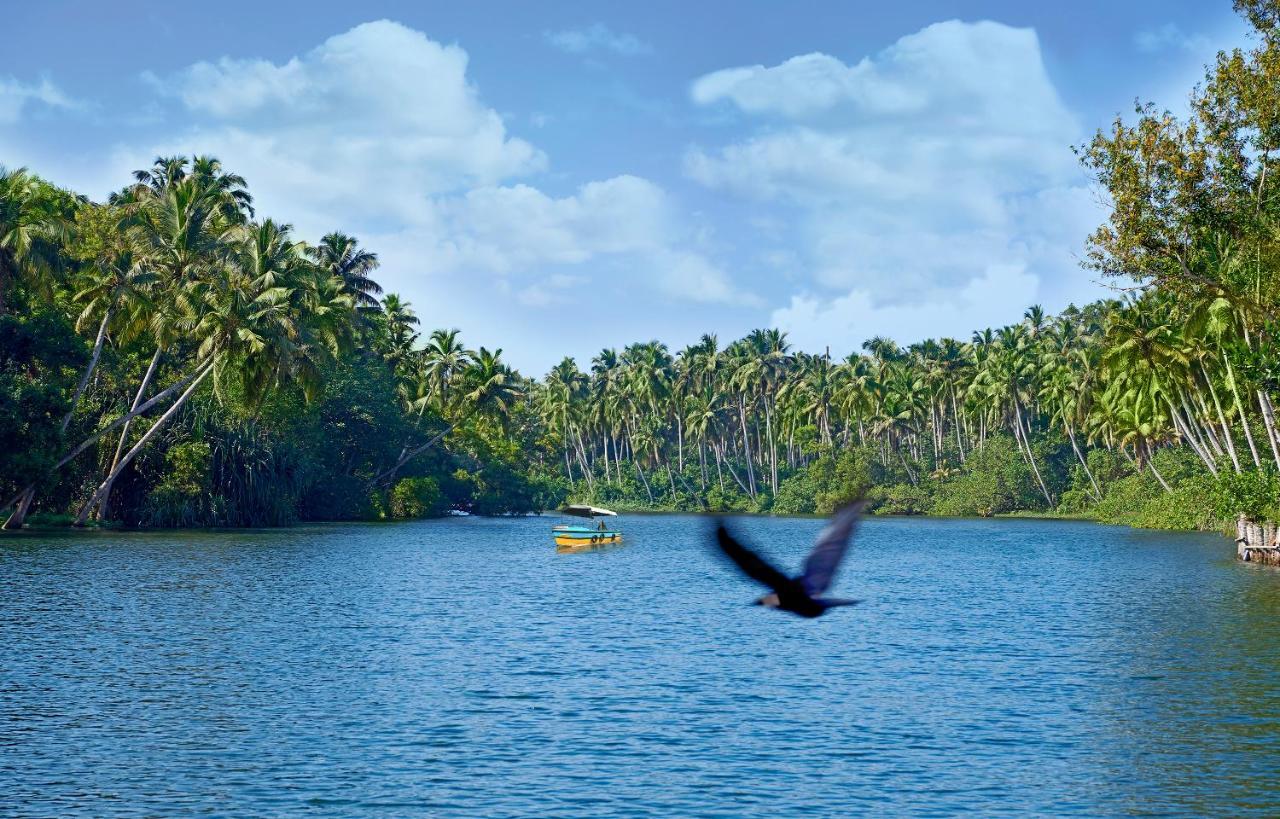 Estuary Sarovar Premiere Poovar Island Exterior foto