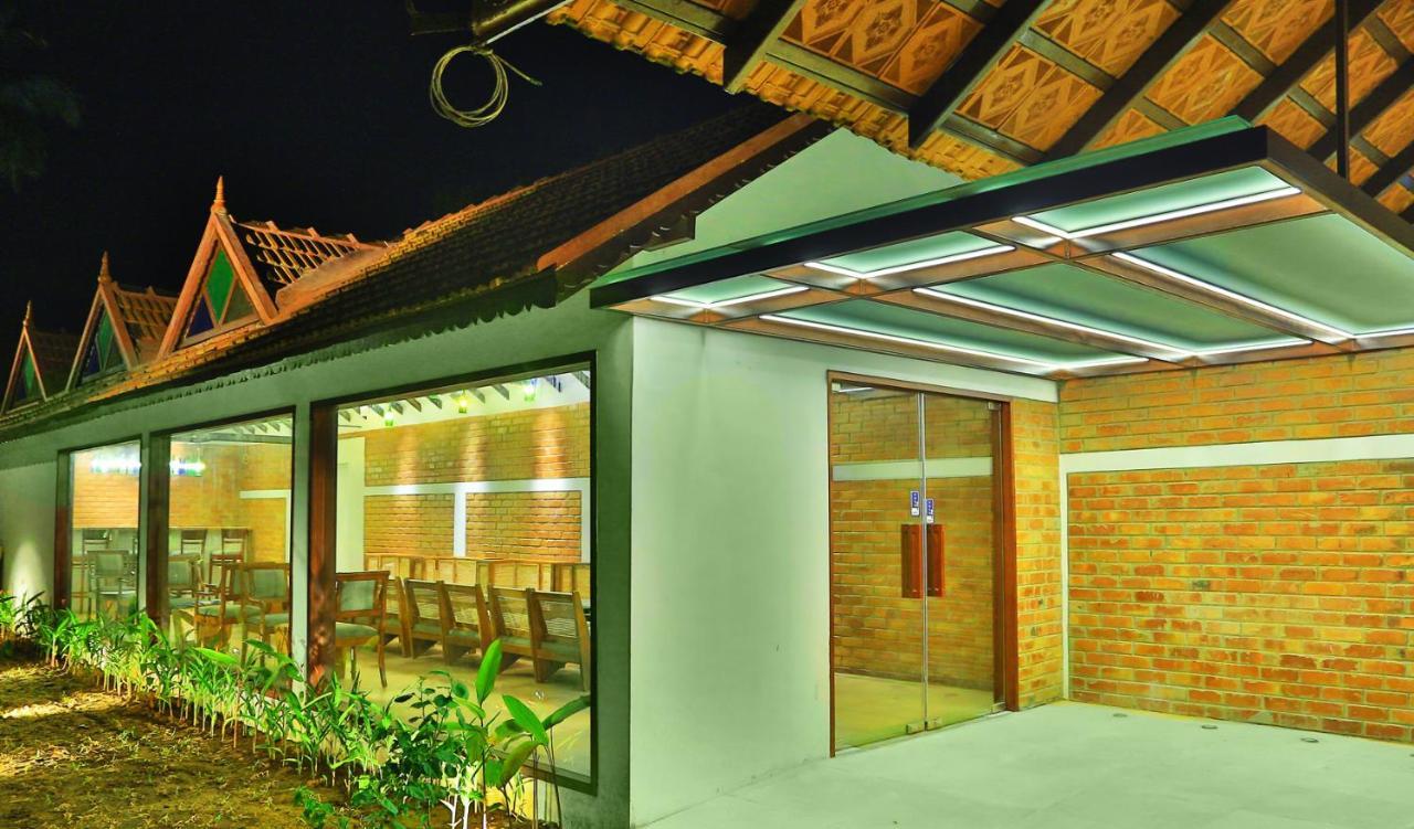 Estuary Sarovar Premiere Poovar Island Exterior foto