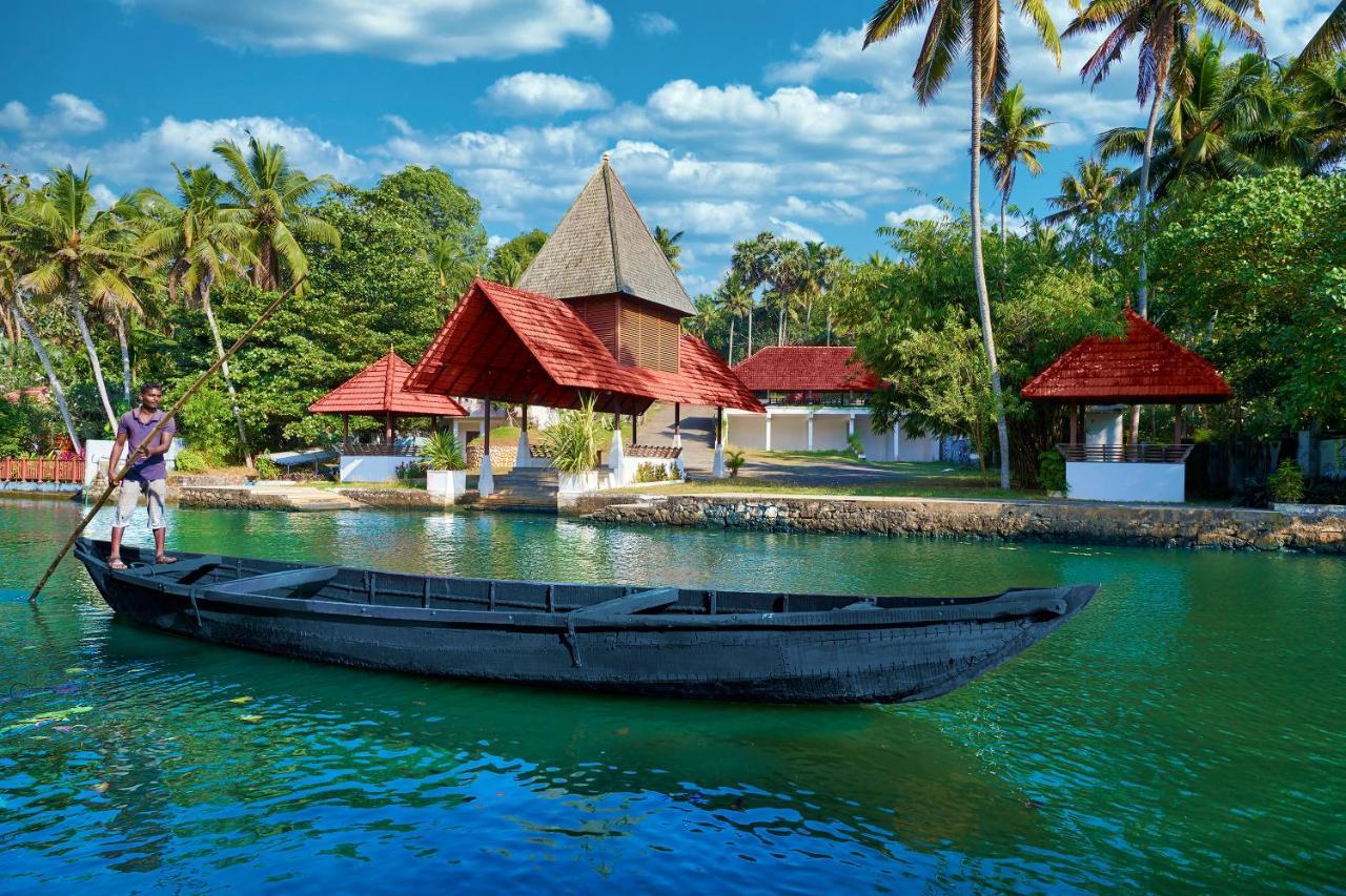 Estuary Sarovar Premiere Poovar Island Exterior foto